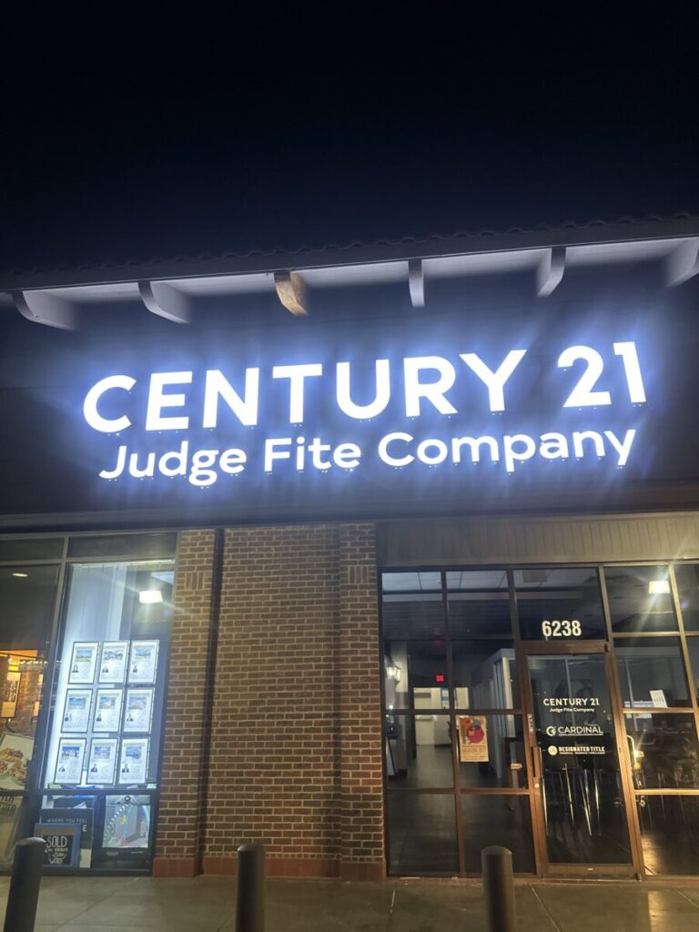 outdoor signs with lights - lit channel letters for businesses
